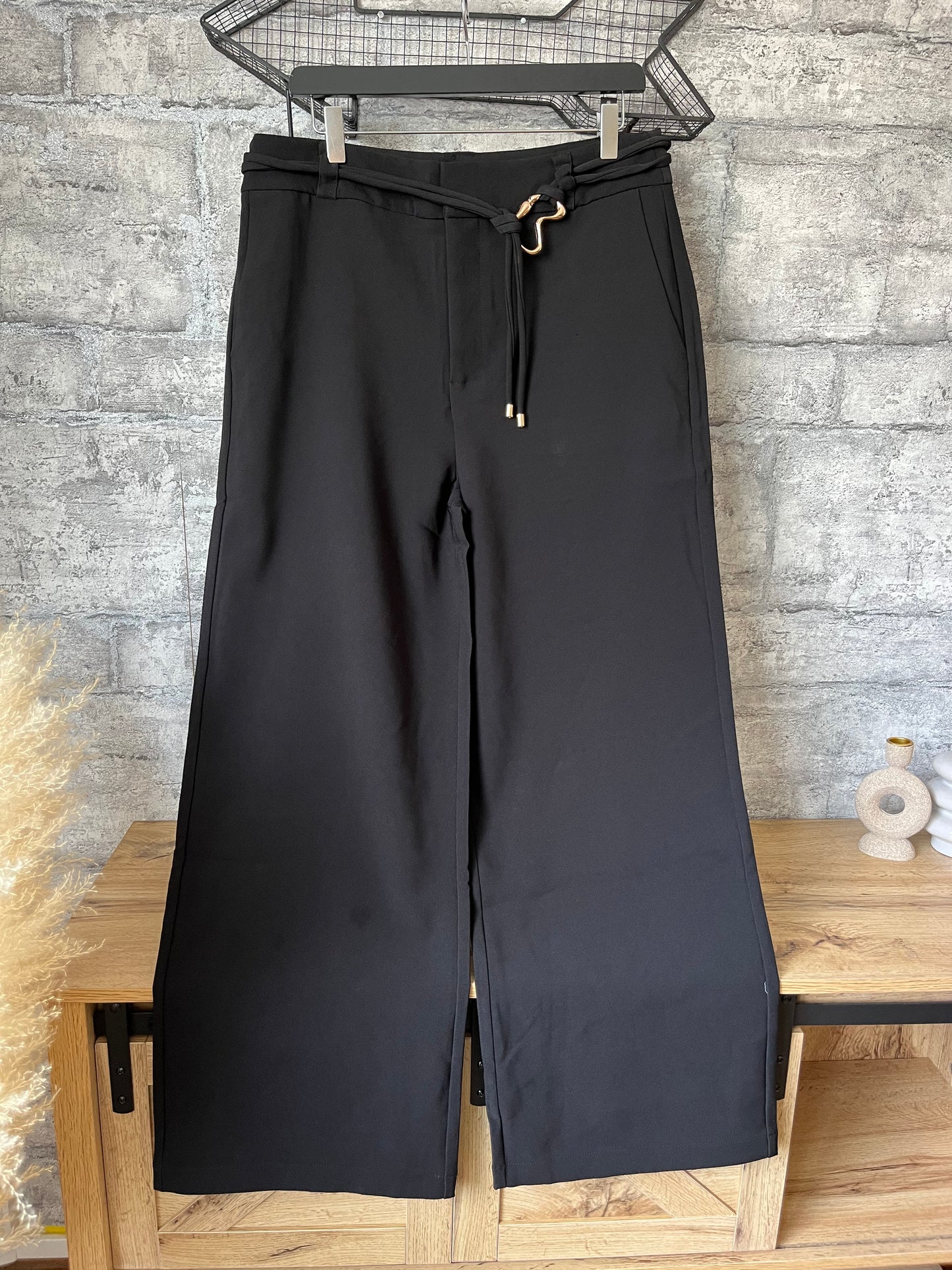Pantalon Large Noir Pulpeuse