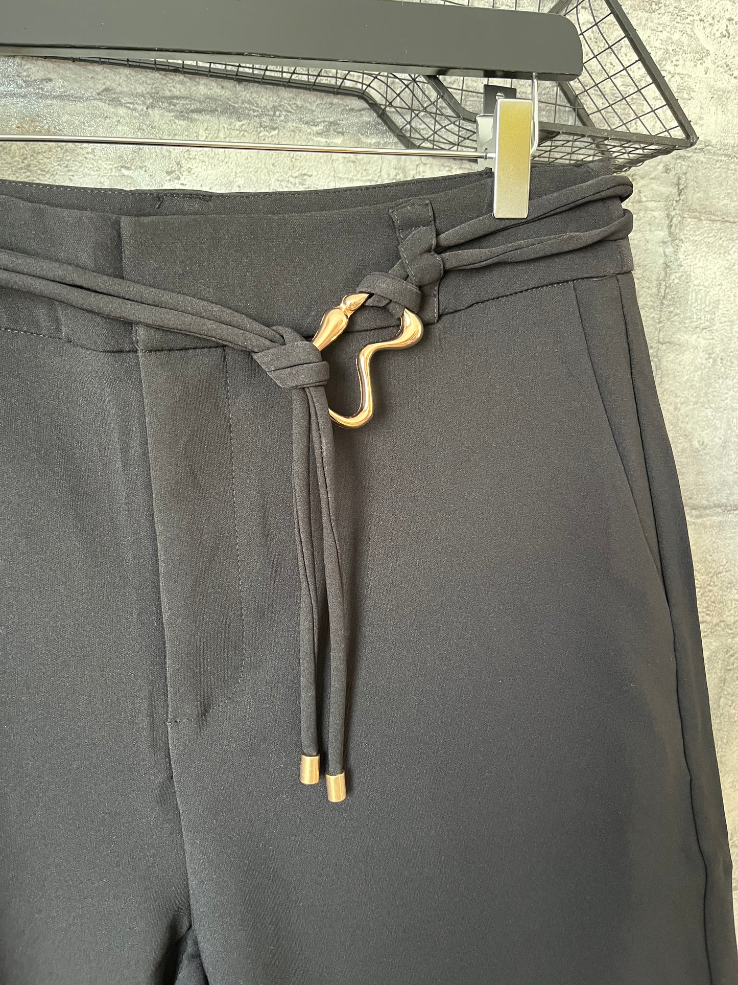 Pantalon Large Noir Pulpeuse