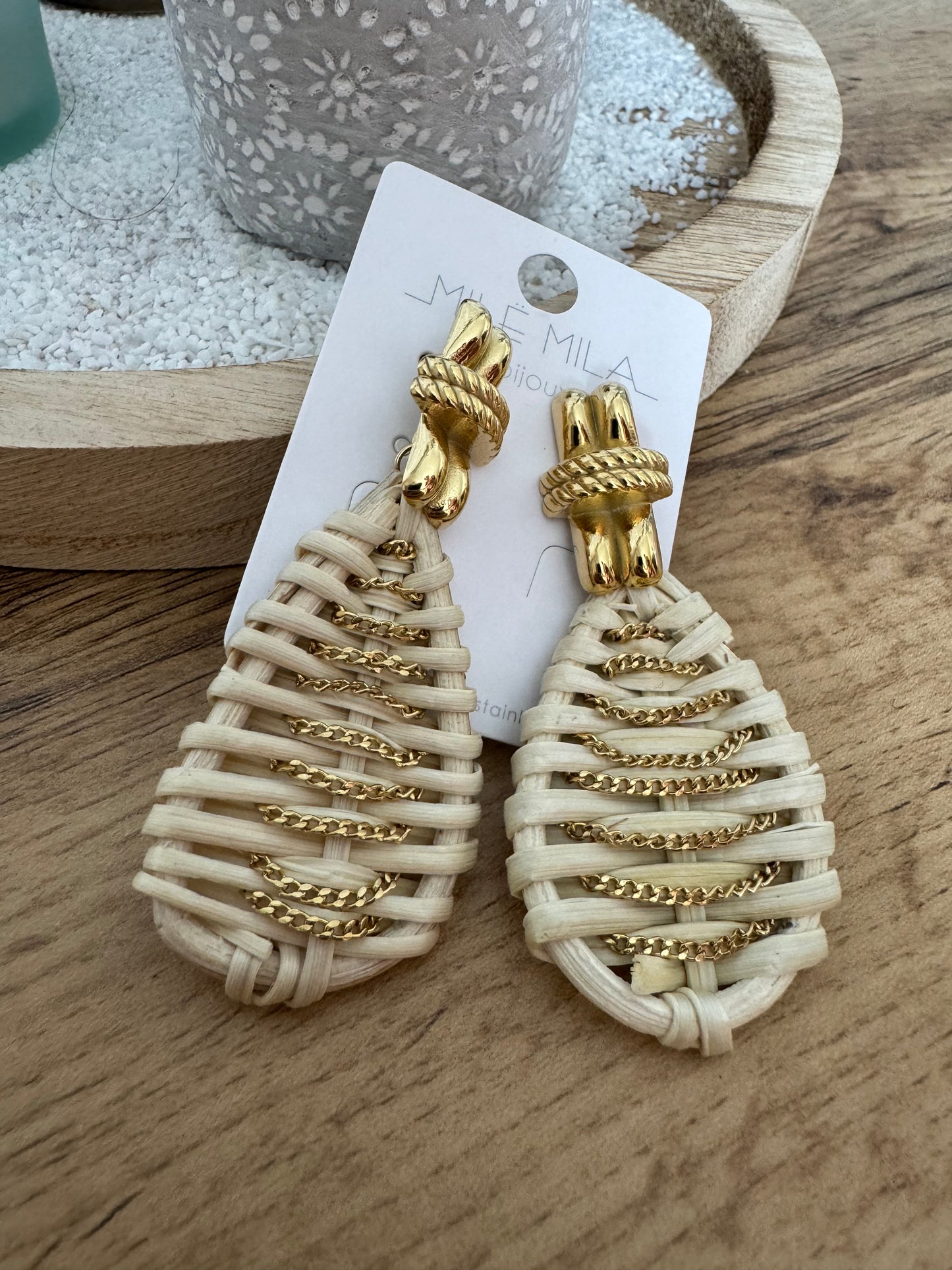 Boucle d’oreille Goutte Raphia Blanc et Doré