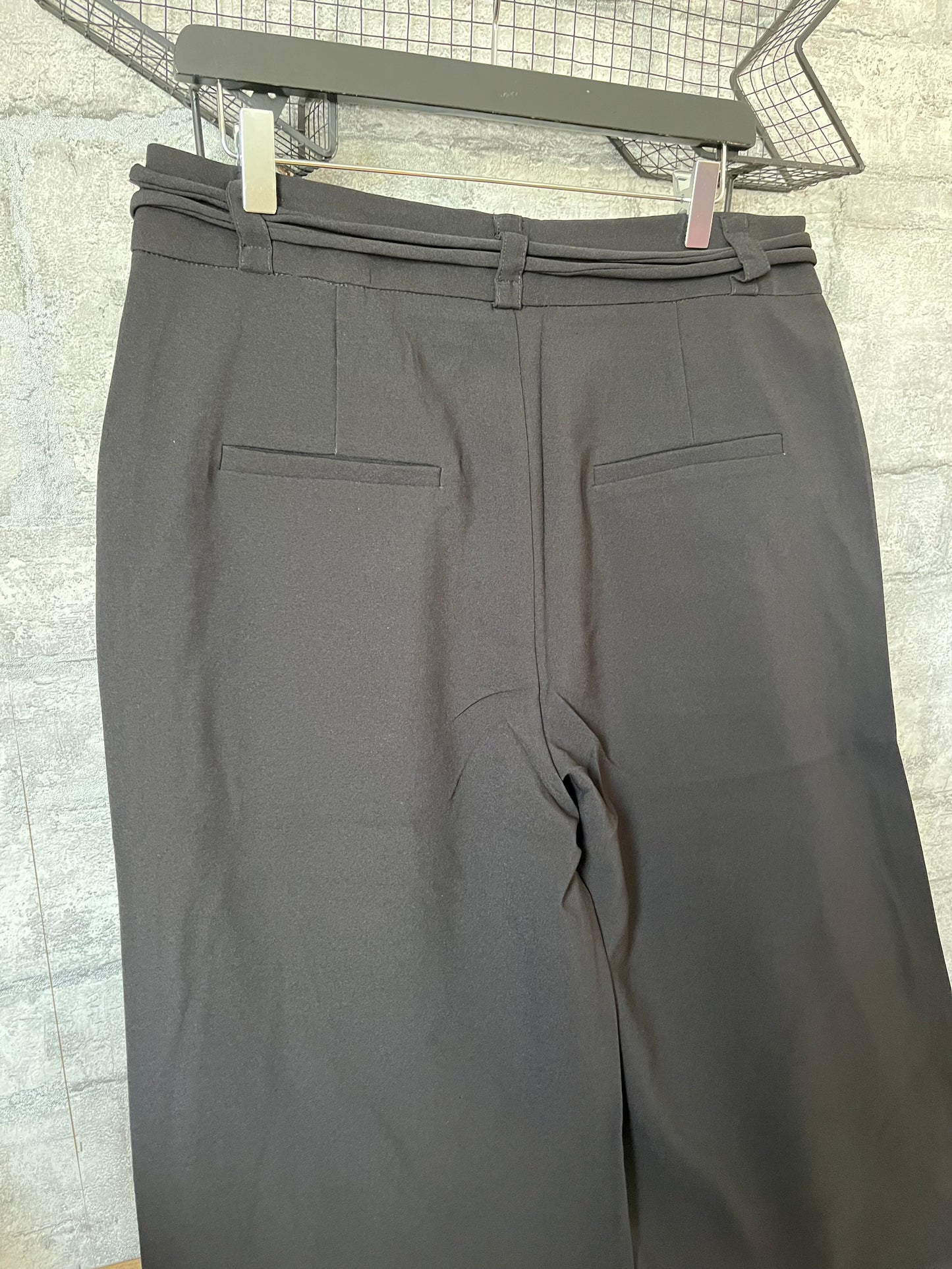 Pantalon Large Noir Pulpeuse