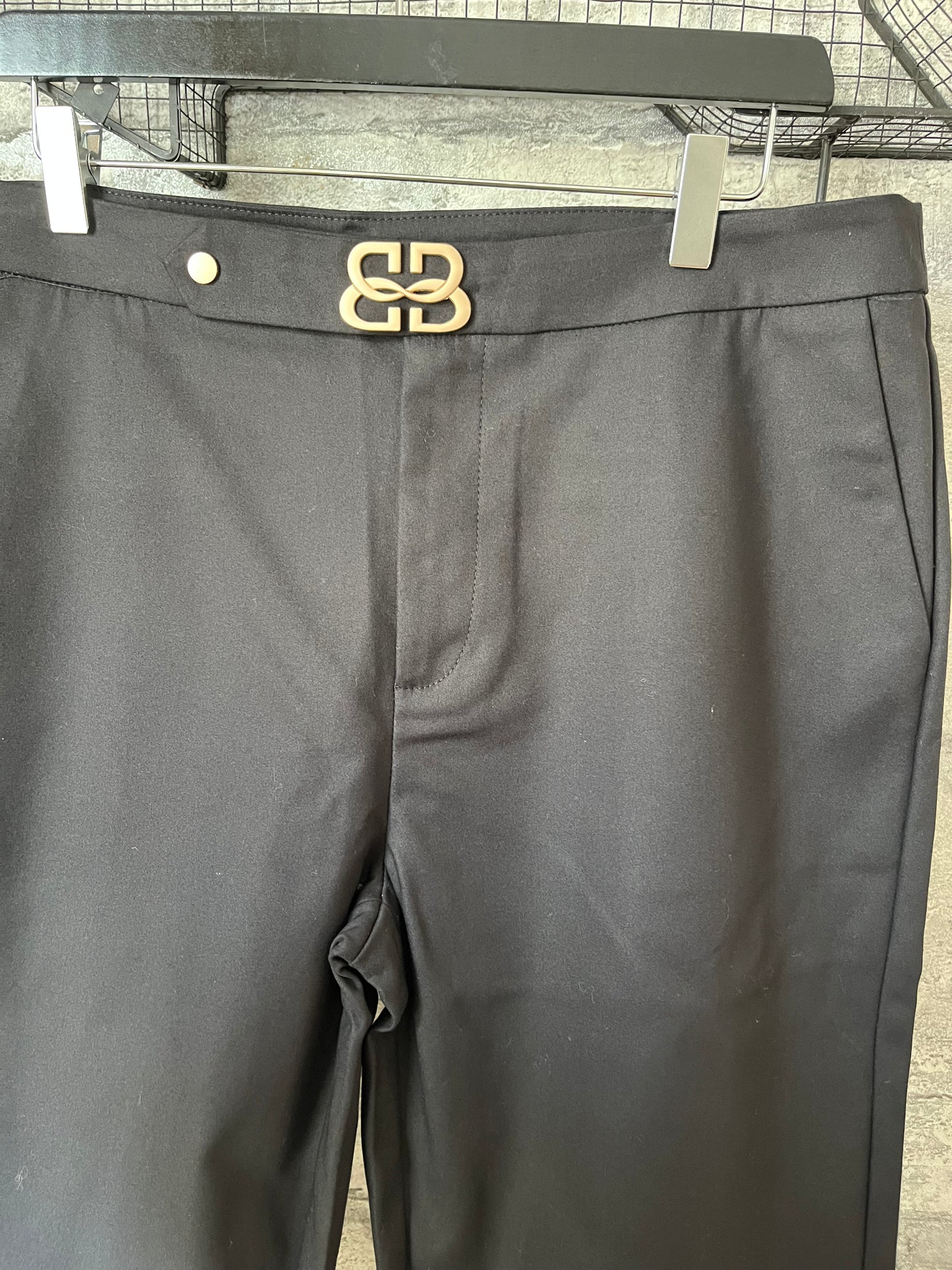Pantalon Droit Noir Pulpeuse