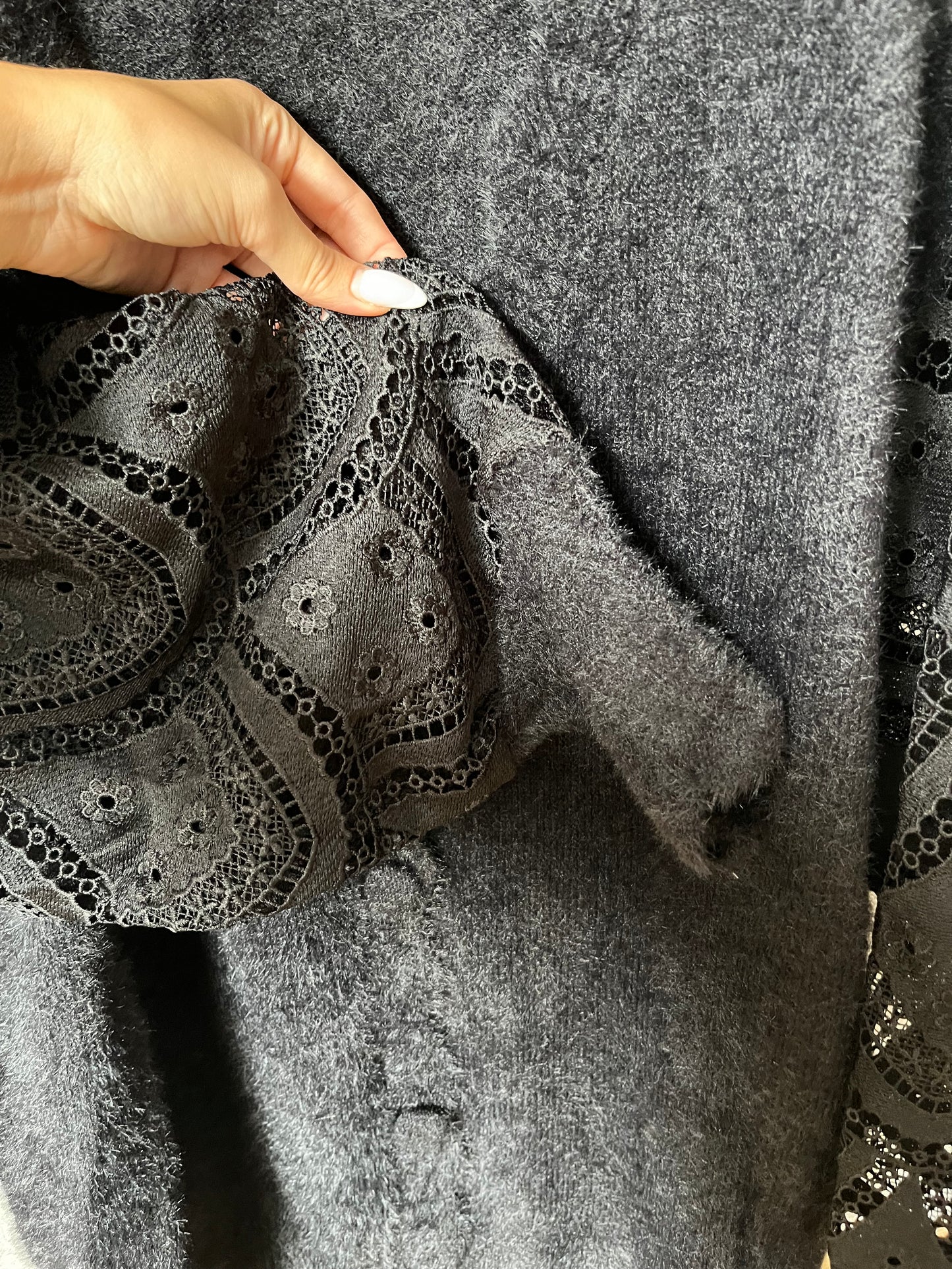 Pull Moumoute Noir Pulpeuse