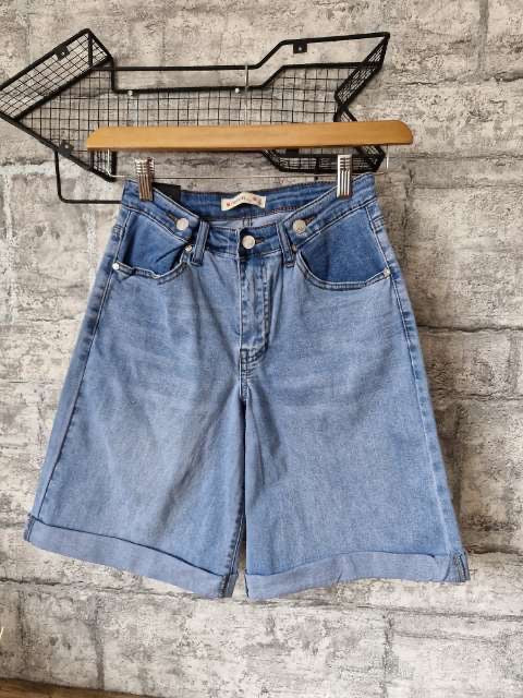Short Boutons Taille