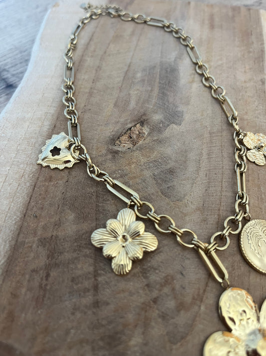 Collier Izzy