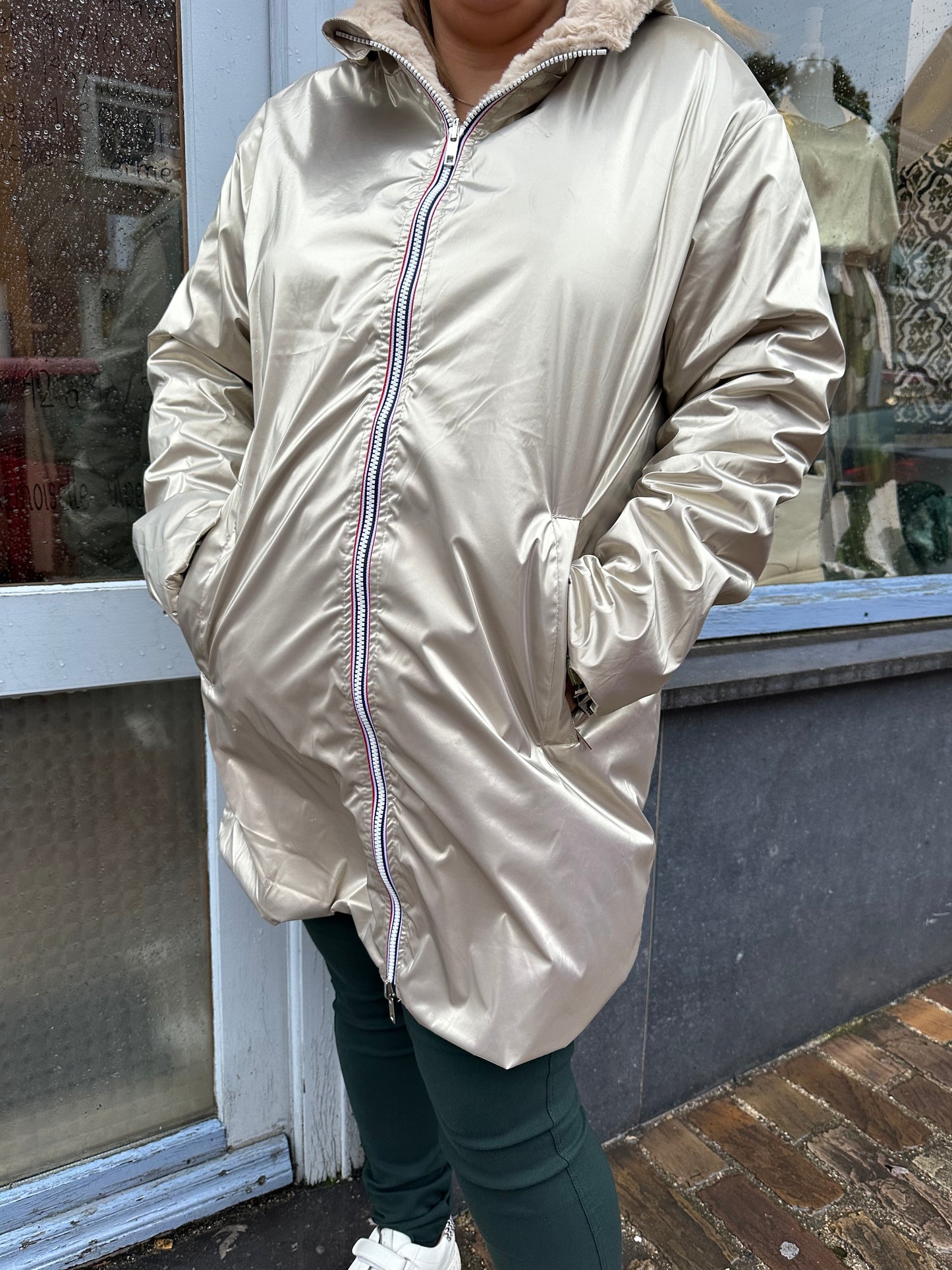 Imperméable Réversible Fourré Doré Pulpeuse