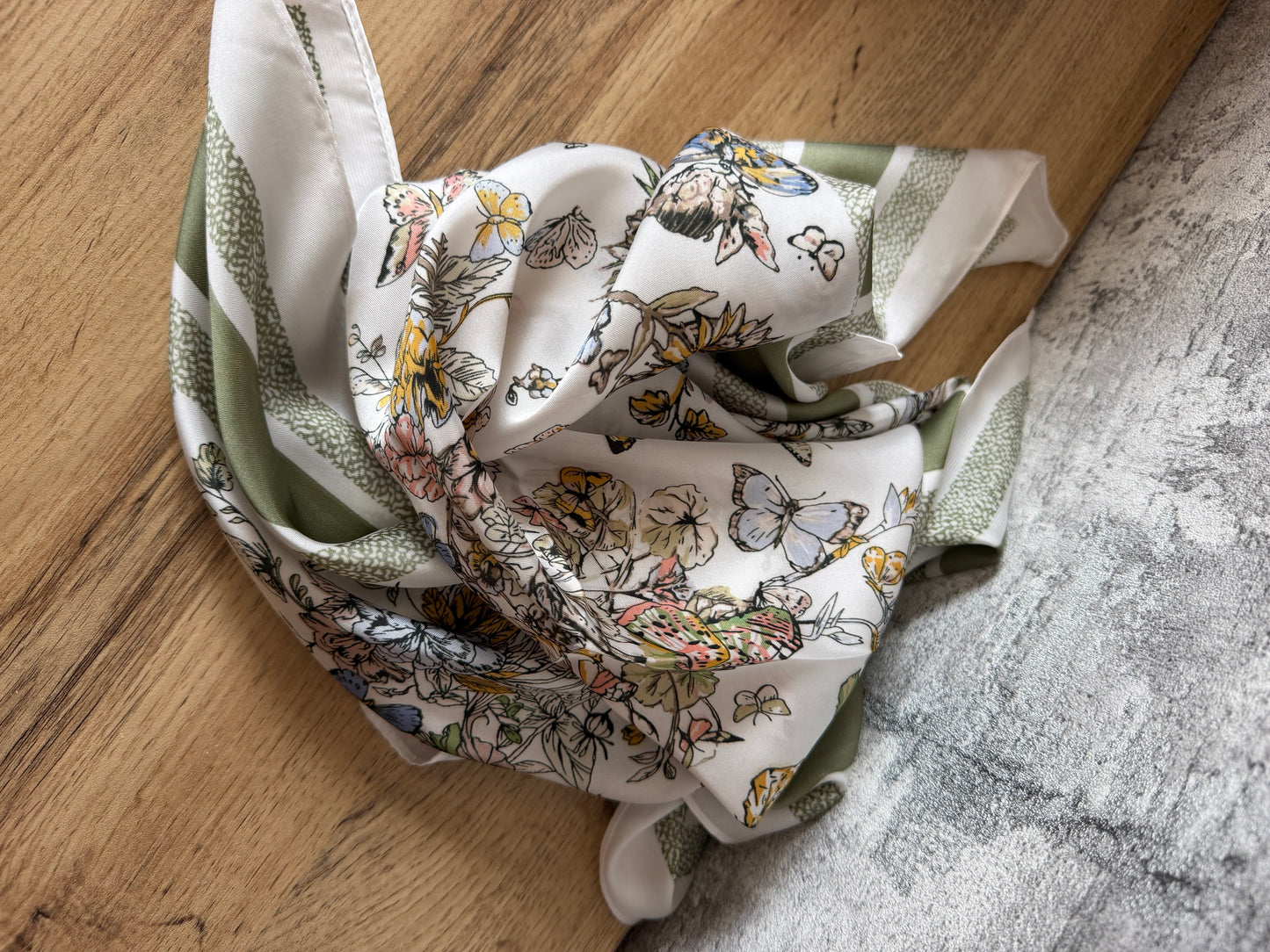 Foulard Fleurs Kaki