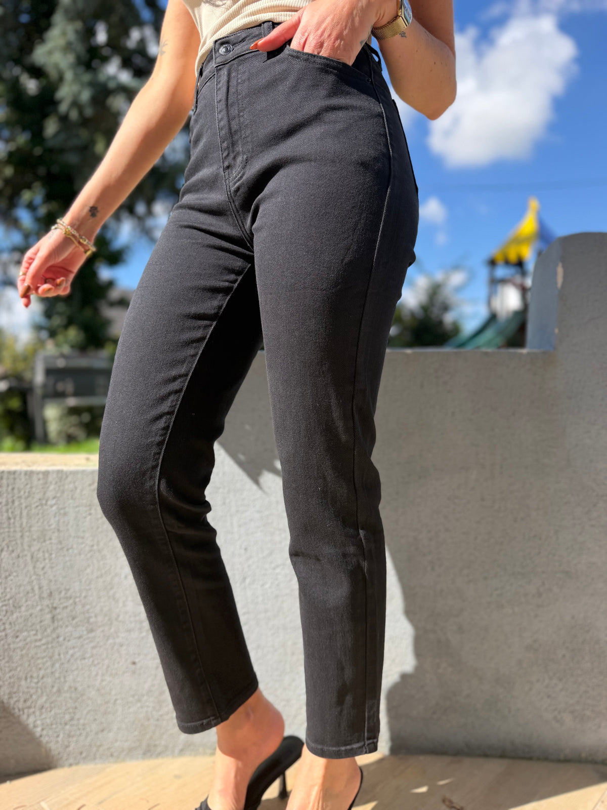 Jean’s Mum Noir