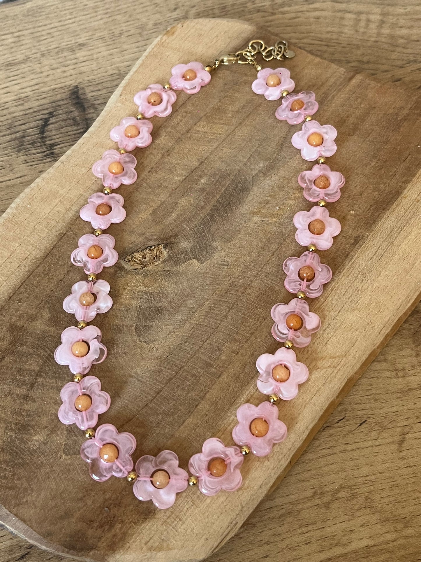 Collier marguerite rose