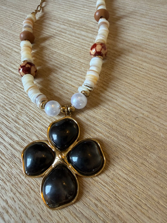 Collier Black Flower