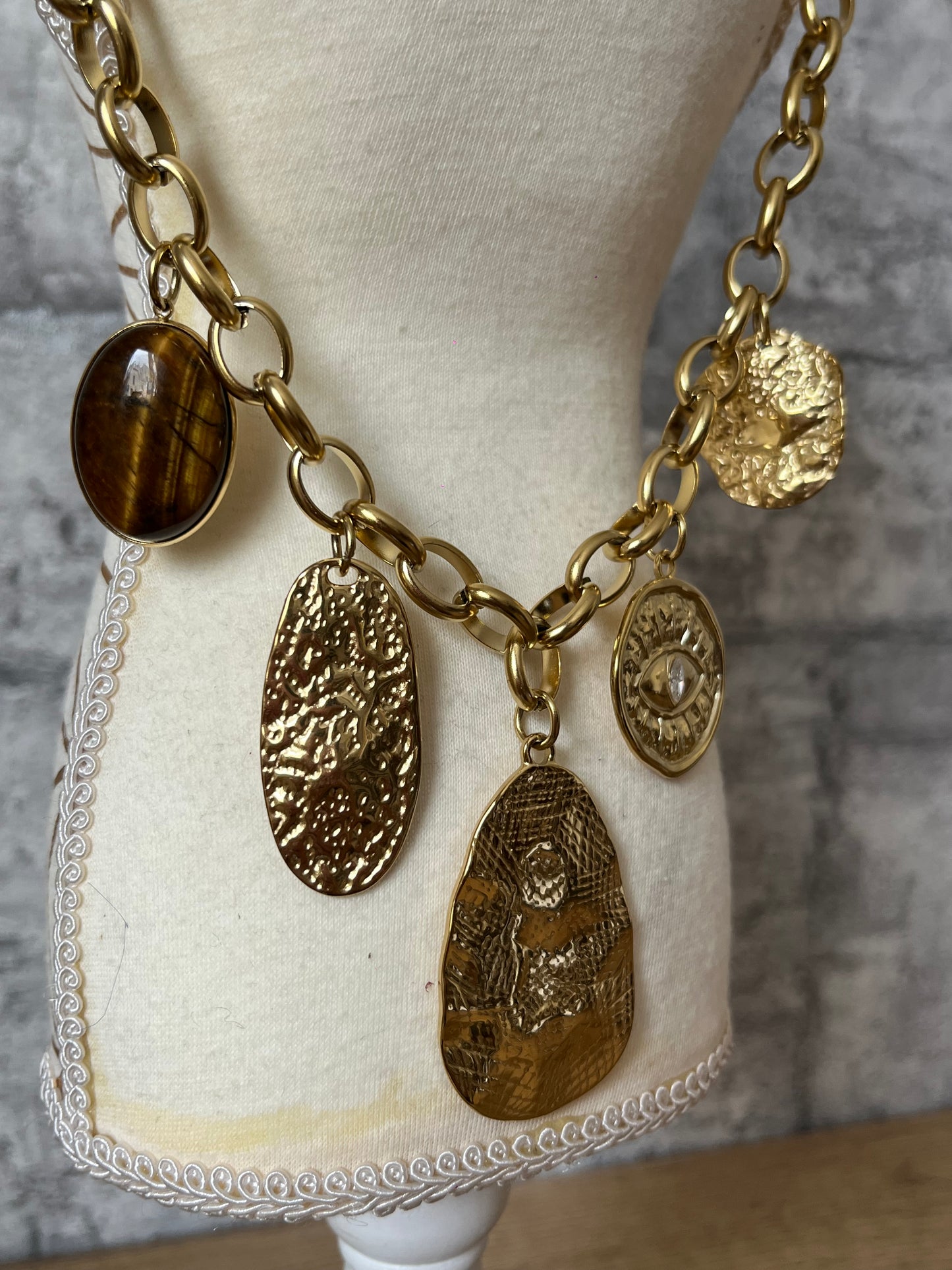 Collier Hector