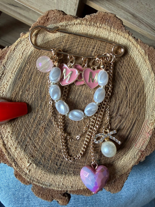 Broche Mom