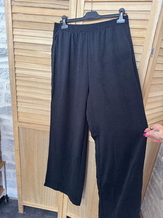 Pantalon Noir Pulpeuse