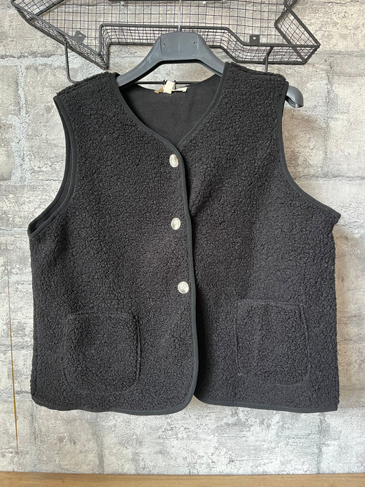 Boléro Noir Pulpeuse