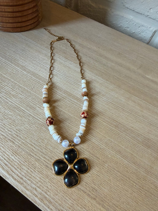 Collier Black Flower