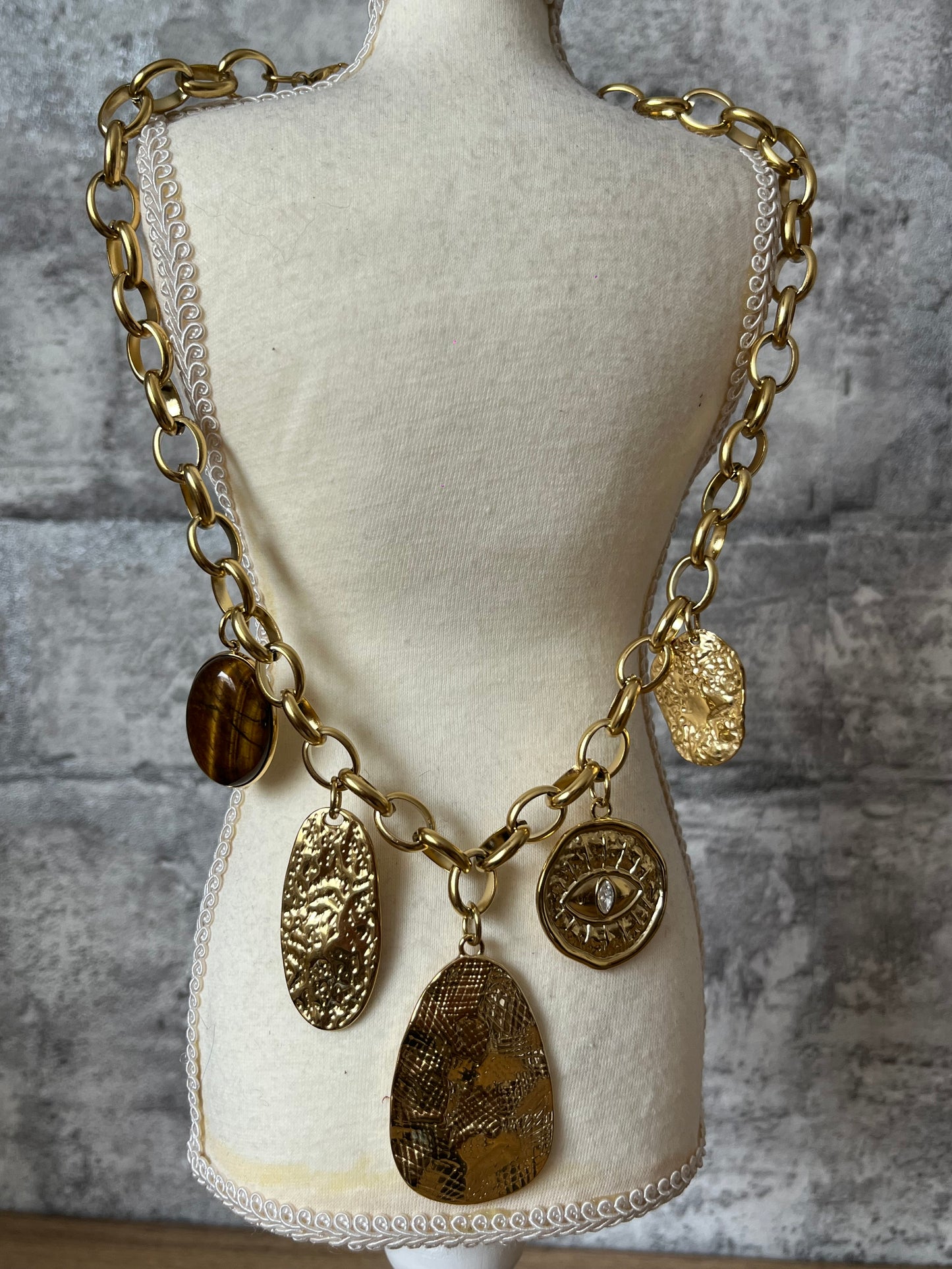 Collier Hector