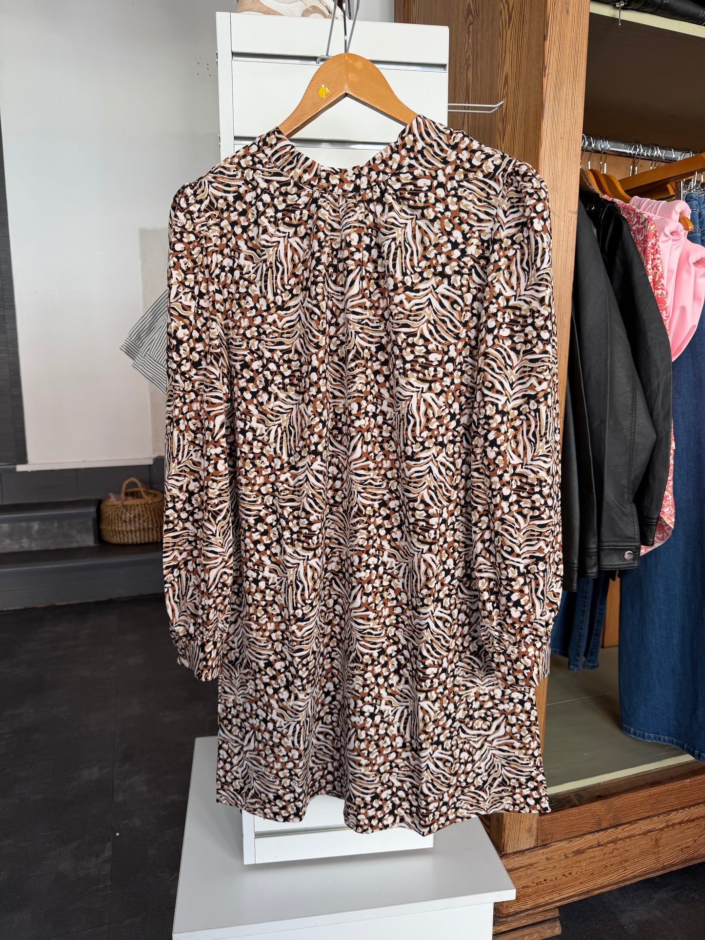 Robe Abstral