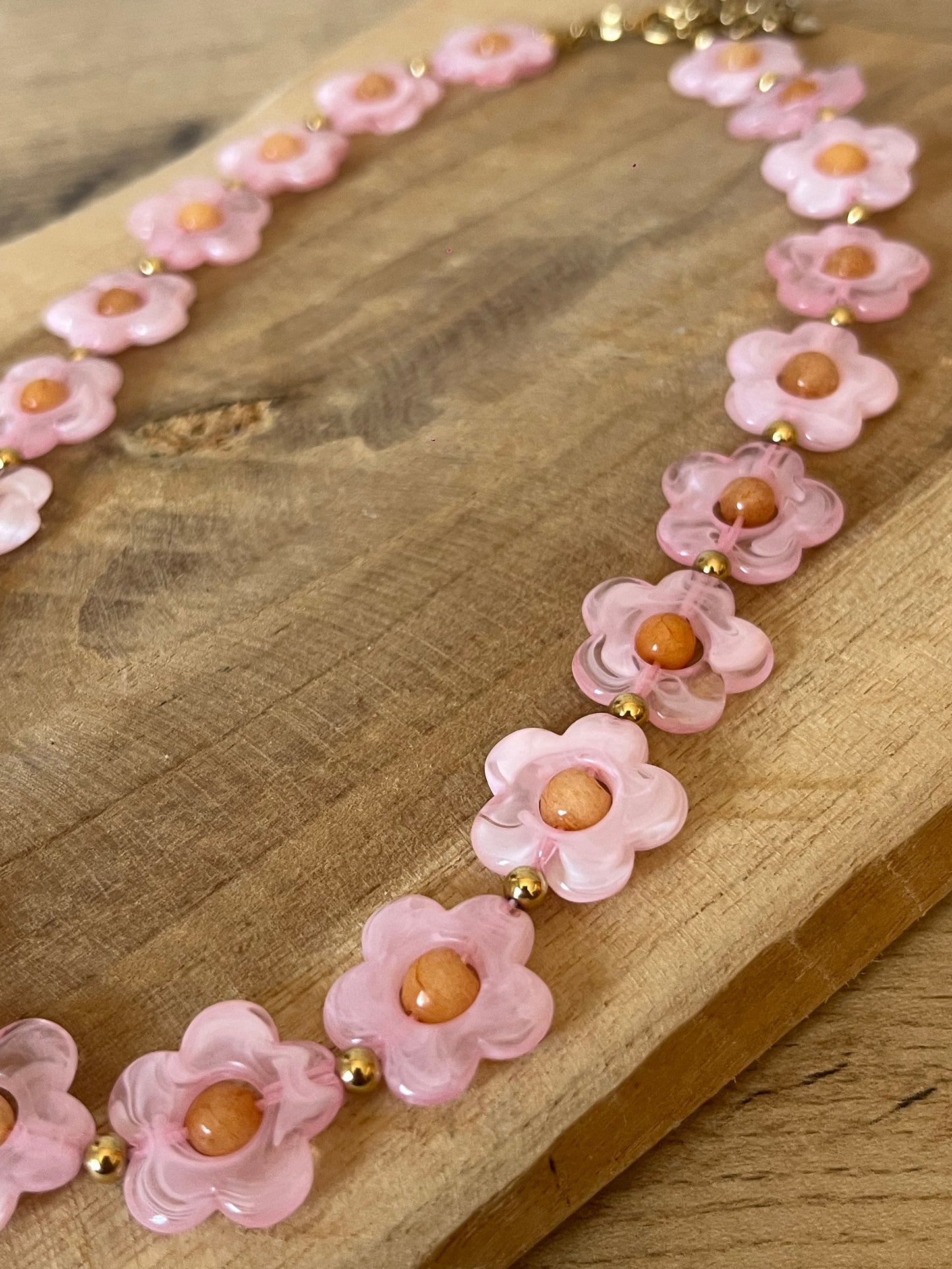 Collier marguerite rose