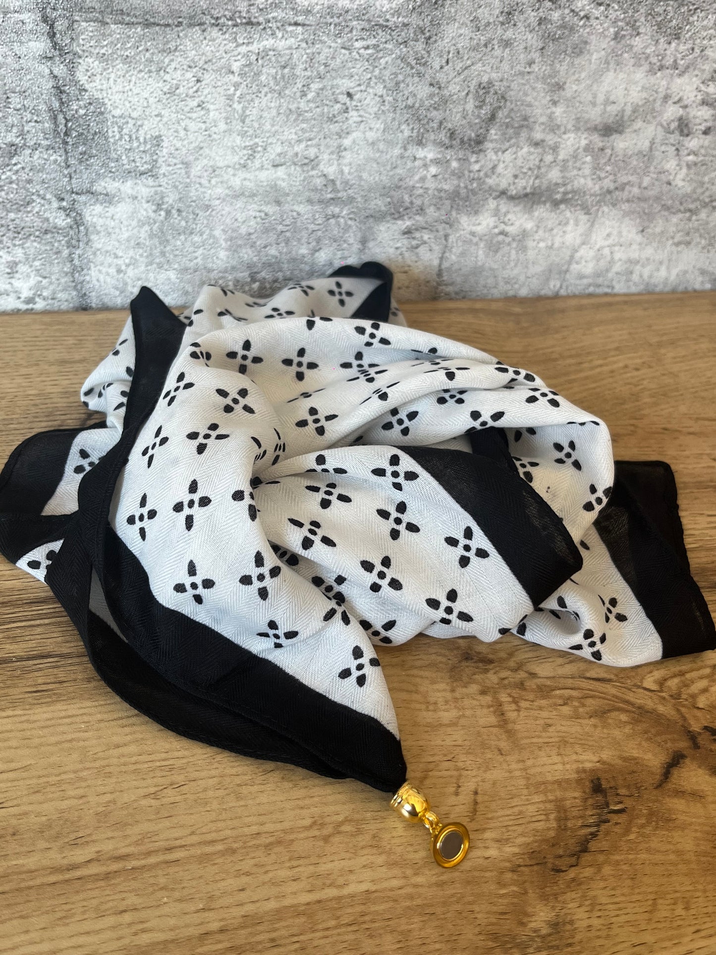 Foulard Blanc et Noir