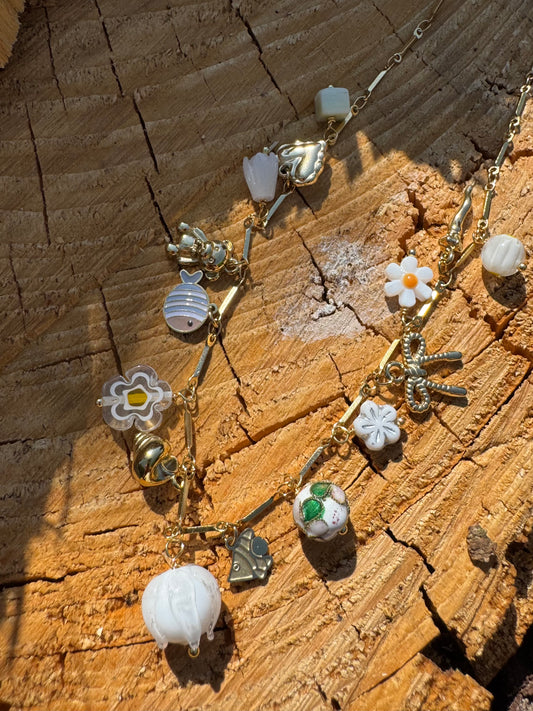 Collier Doré Breloques Blanches
