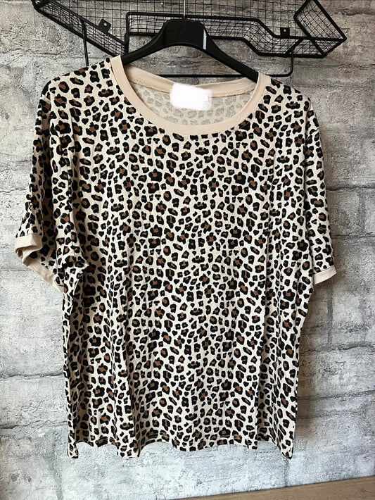 T-Shirt Léopard Pulpeuse