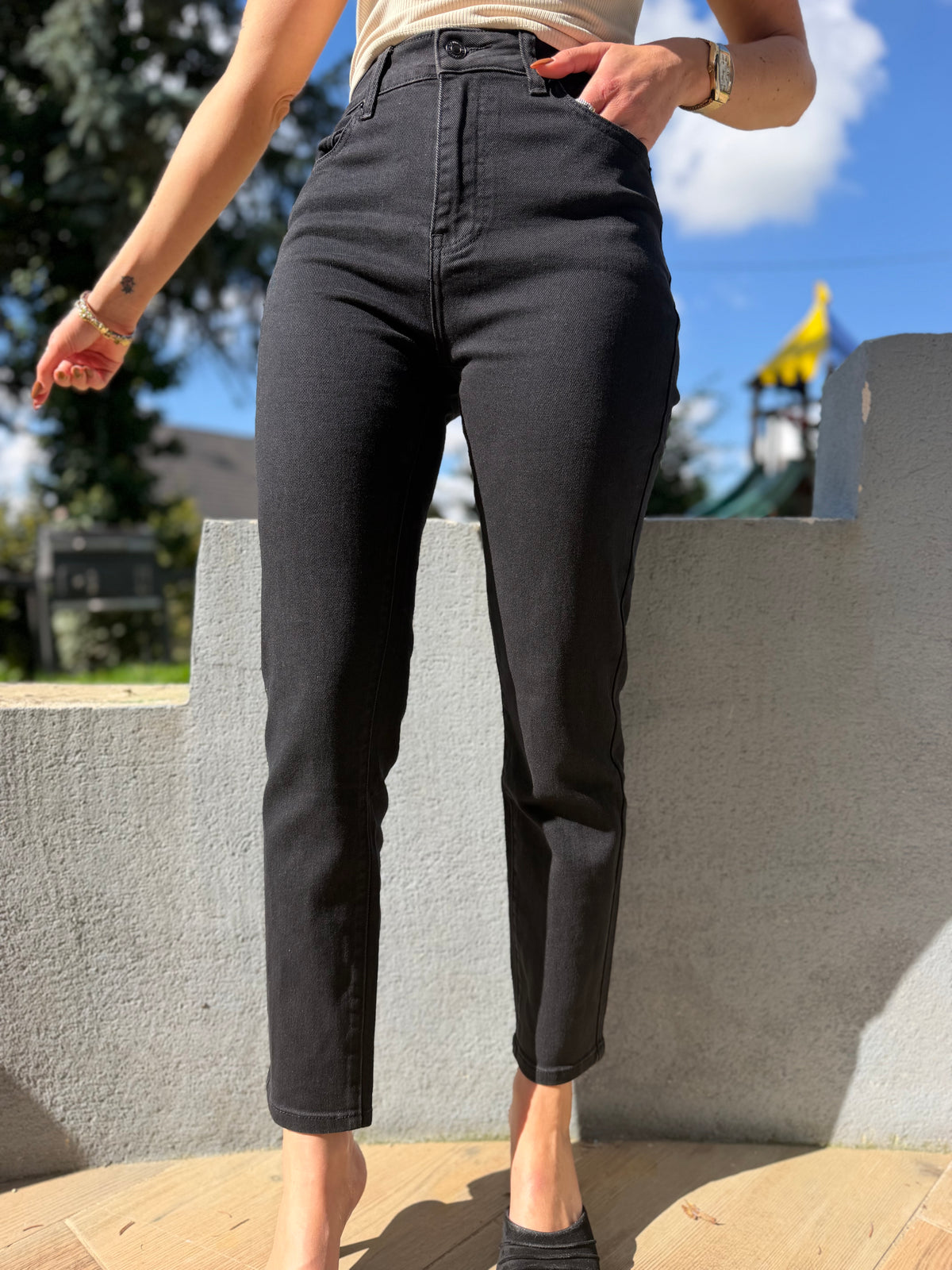 Jean’s Mum Noir