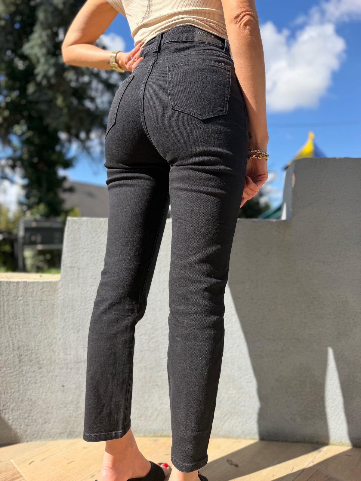 Jean’s Mum Noir