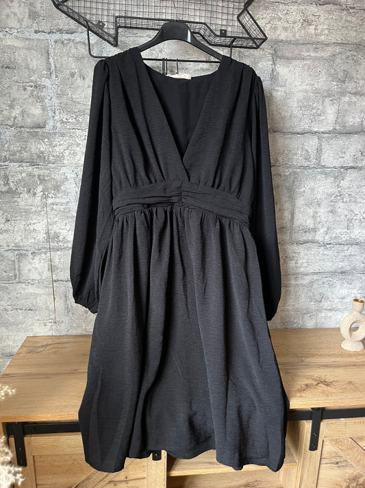 Robe Unie Noir Pulpeuse