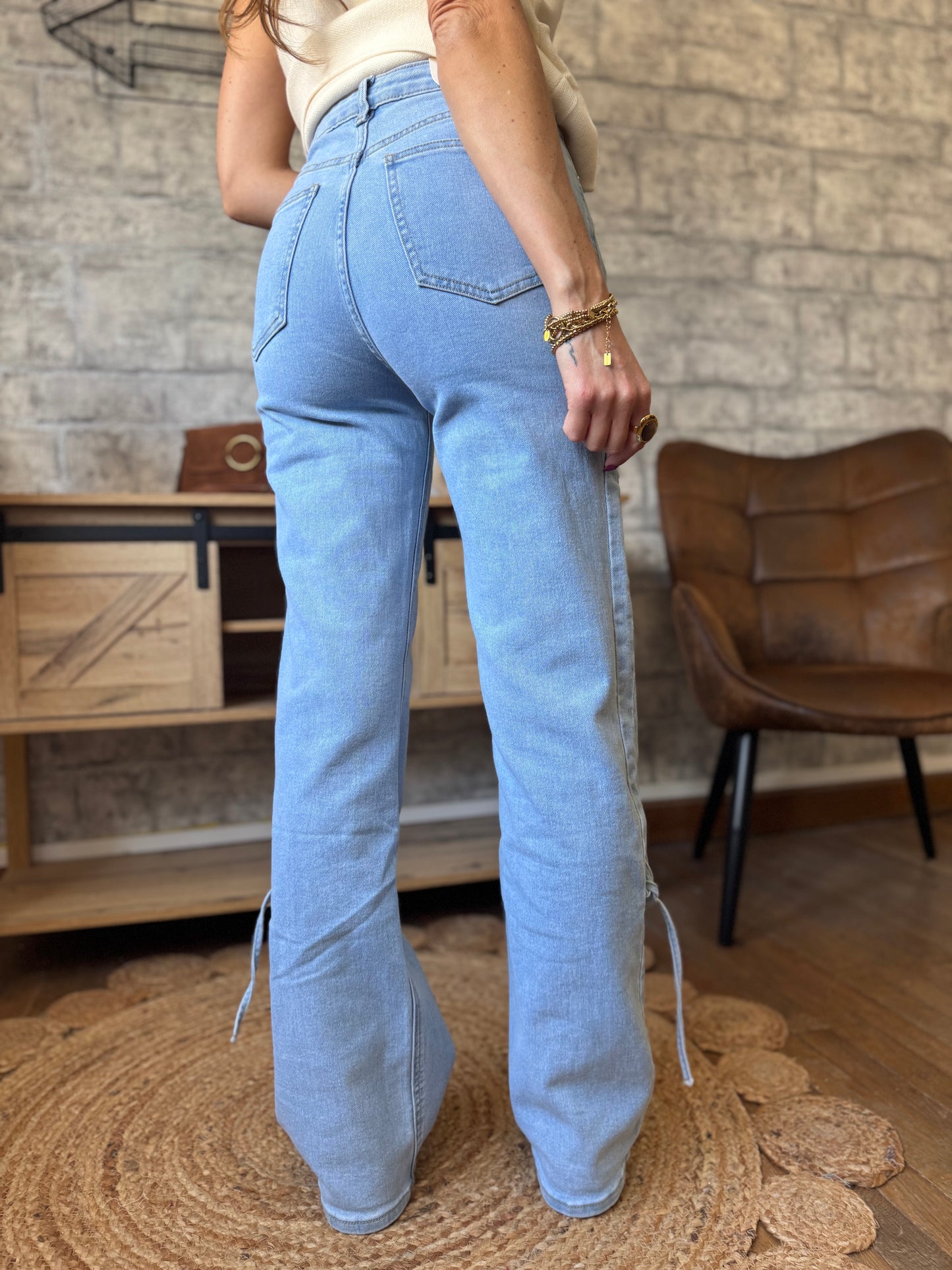 Jean's Wide Lacet