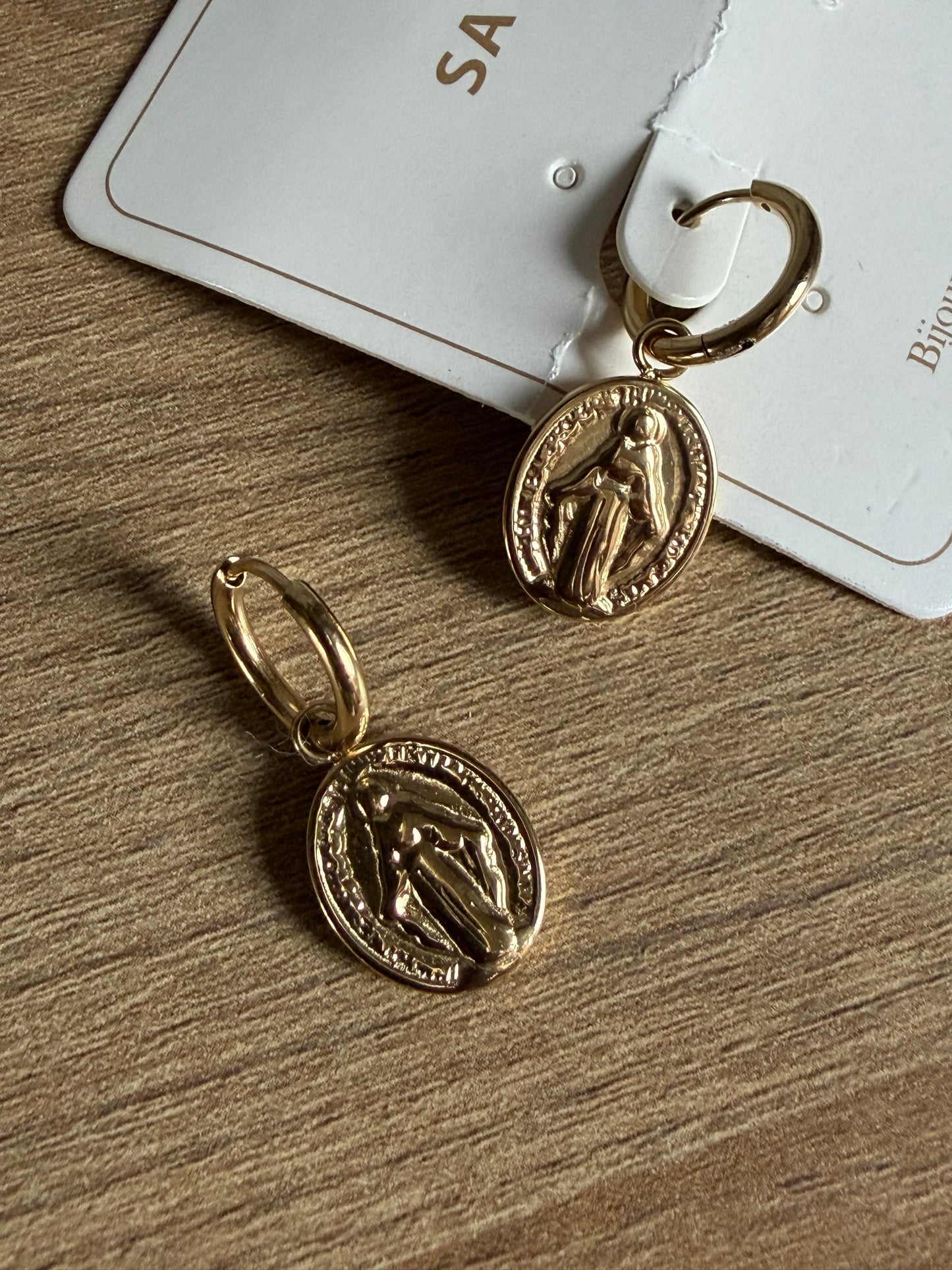 Boucle d’oreille La vierge