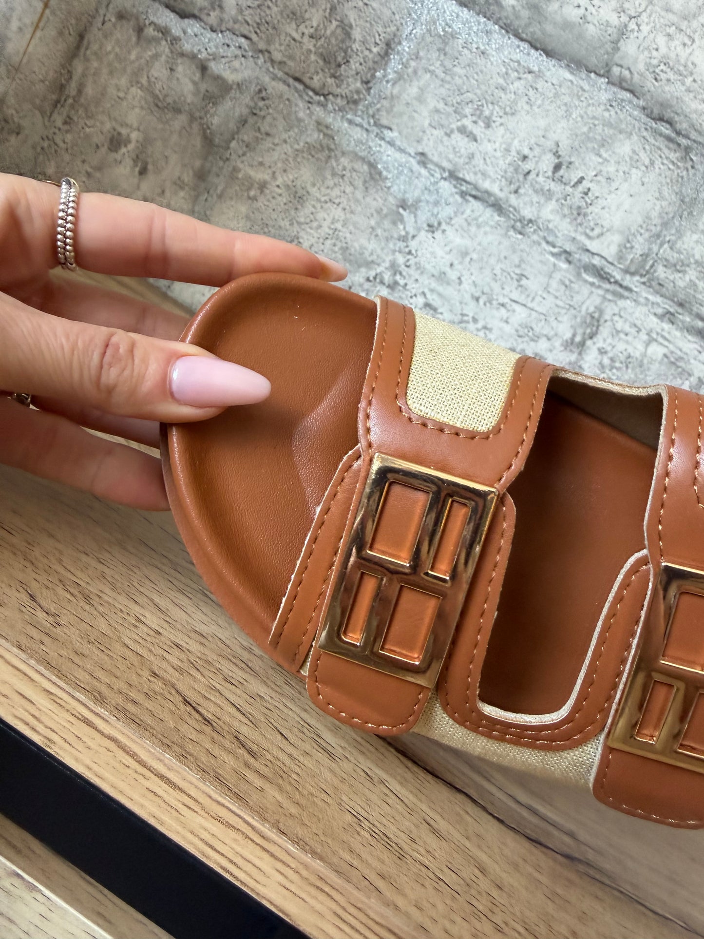 Mules Plate Camel