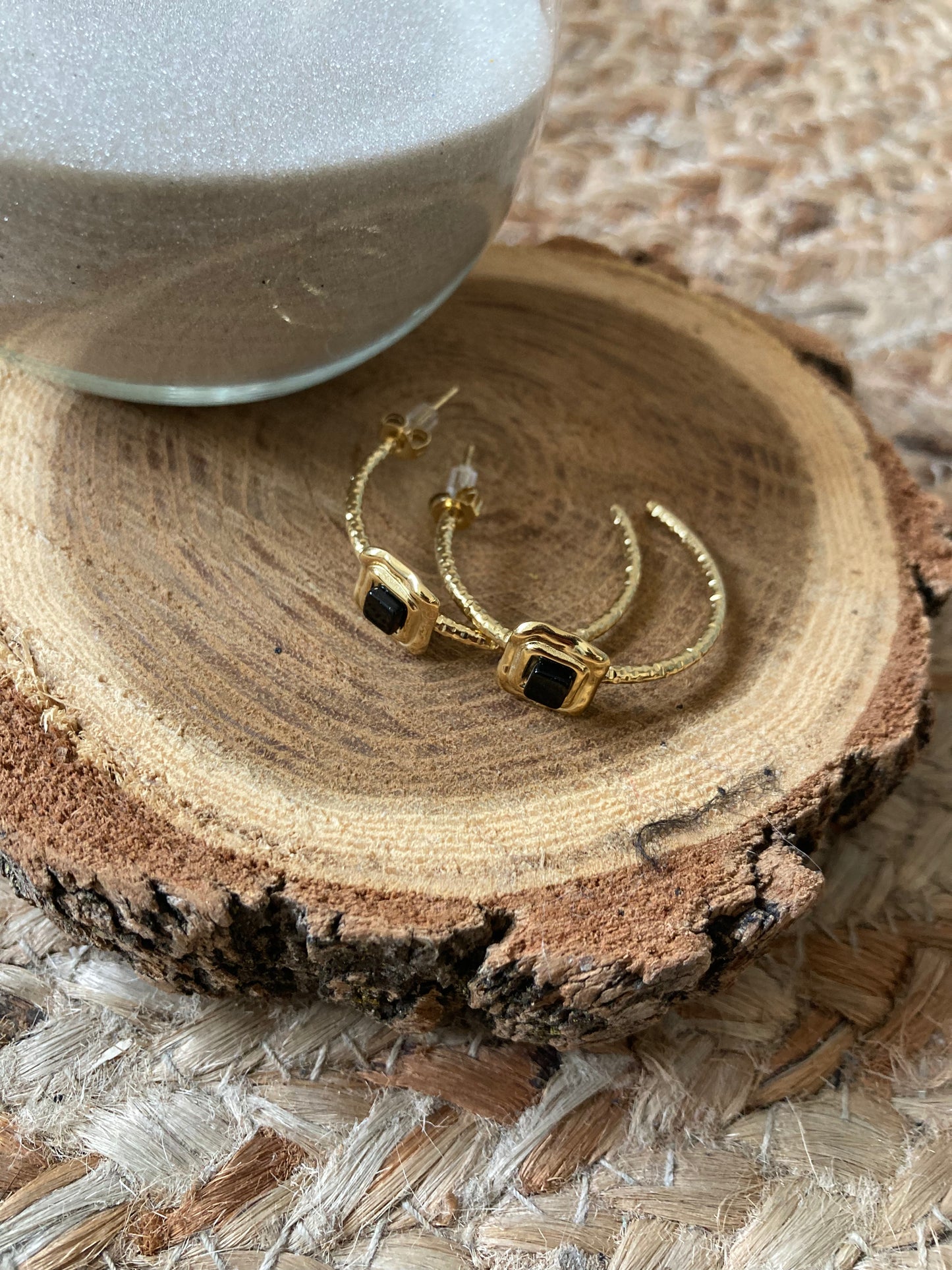 Boucle d’oreille carré noir